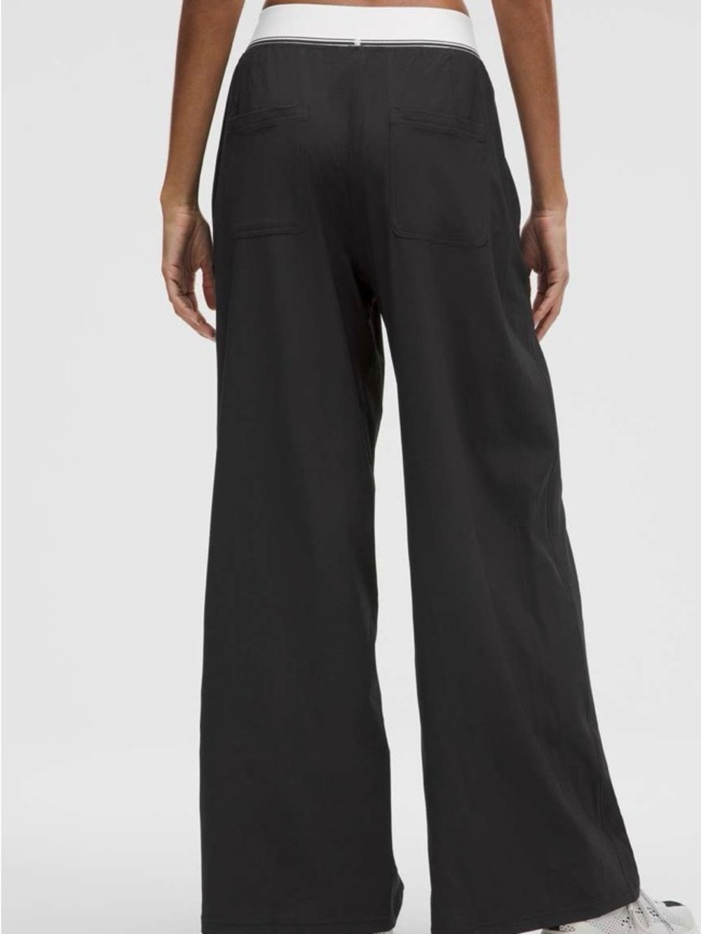 lululemon Black Wide-Leg Pull-On Pants with White Waistband - Picture 3 of 5